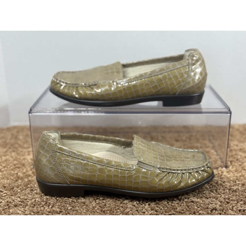 SAS Womens 6.5 WW WIDE Loafer Shoes Tripad Comfort Caramel Croc Pattern Slip On